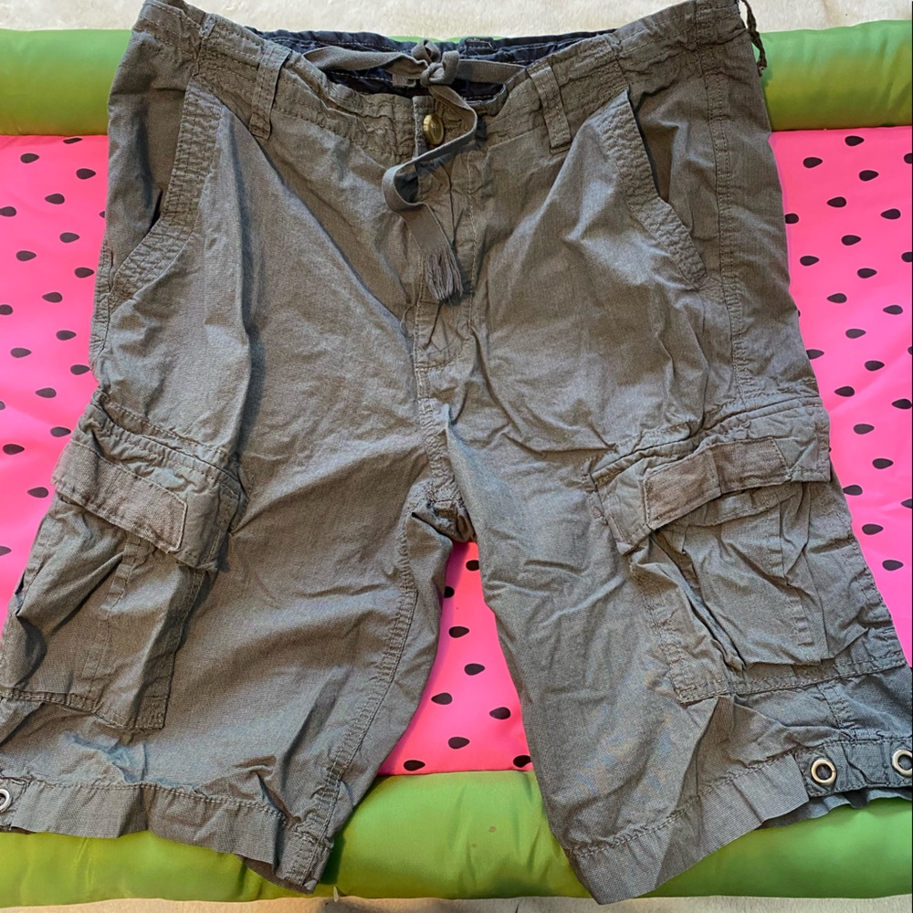 Men’s light weight cargo shorts